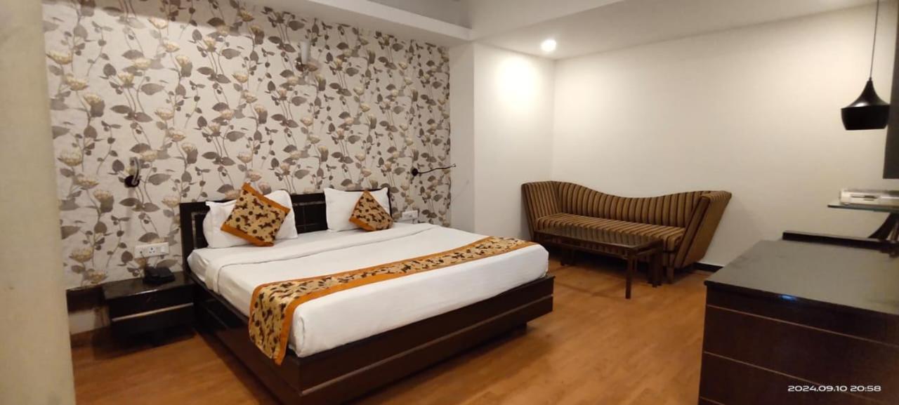 Hotel Queens Tower 阿姆利则 外观 照片